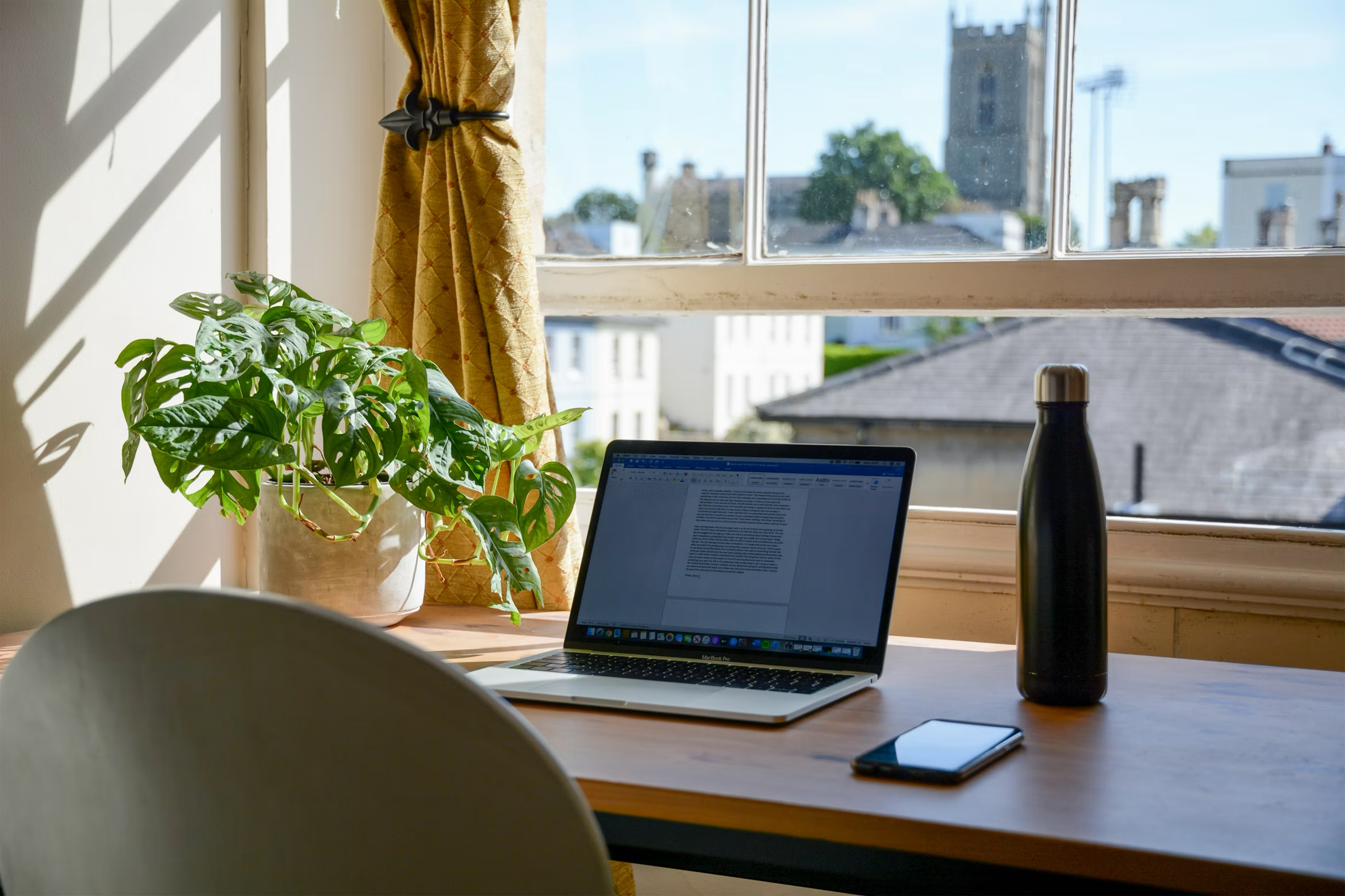 How to Set Up a Home Office in a Small Apartment