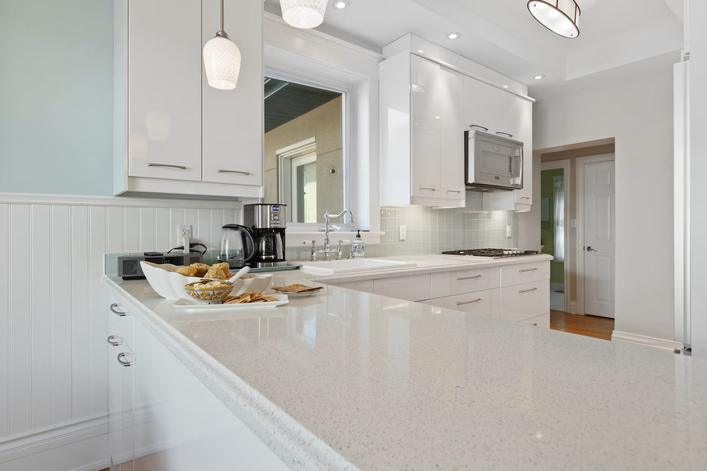 Countertop Organization Ideas for a Small Kitchen